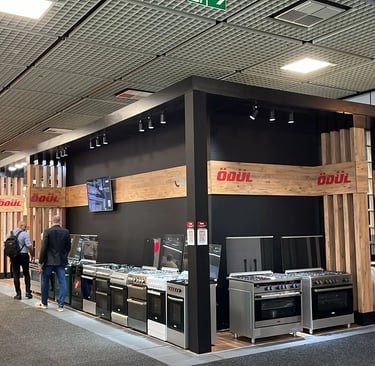 Odul booth ,Premium anthracite structure with bespoke wood accents and professional lighting for home appliances.