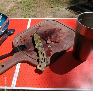 churrasco no acampamento solo na praia de palmas em governador celso ramos