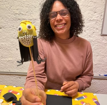 Happy participants at Bastlmit creative workshop Zurich – Basteln macht Spaß 