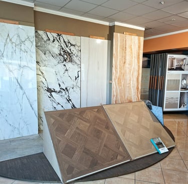 Sala mostra lastre in gres porcellanato e kerlite