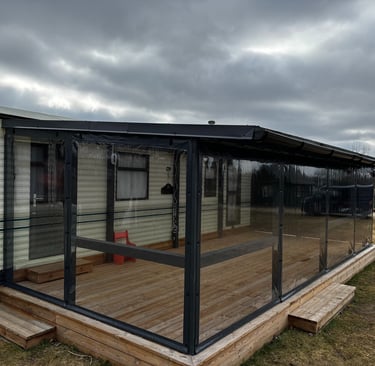 Terasa Mažeikiuose su sumontuotais skaidriais tentais