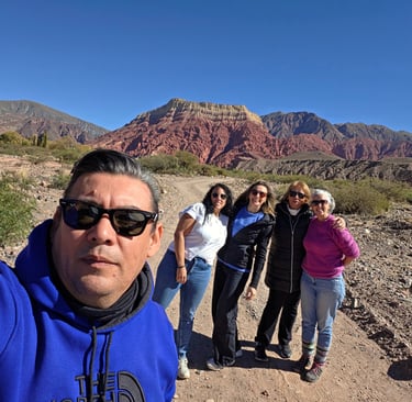 Pablo sacando la foto - La pollera de la Coya - Jujuy 2026