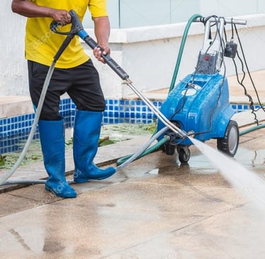 Oprit terras laten reinigen. Professionele reinigingsservice. Geel Mol