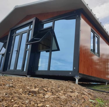 Tiny house posées sur vis de fondation