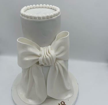 Cake design , élégant, perles noeud, anniversaire , mariage , gâteau a étage , layer cake