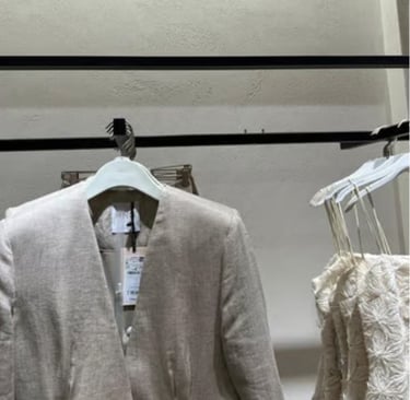 Application of micro cement in a clothing shop.