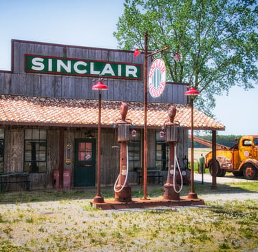 Photo of old Sinclair gas station