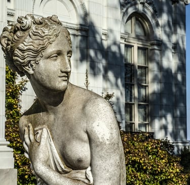 Photo of garden statue of woman