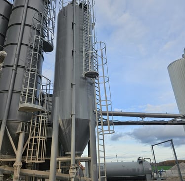 Mineral flour storage and dosing silo