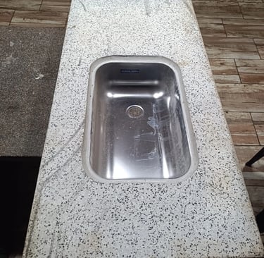 mesada de granito  pulida alba y a medidas con bacha