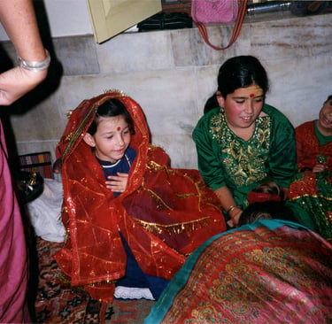 Puja alle bambine, incarnazioni della Madre Divina