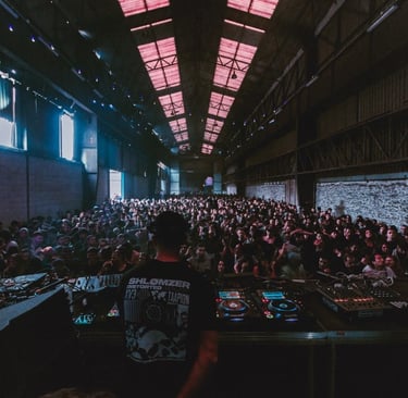 🔊 club Possession / Warehouse clubs (París)