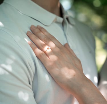 Gros plan bague de fiançailles