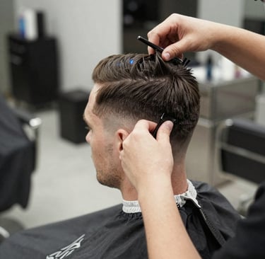 Coupe homme dégradée réalisée à la tondeuse au salon l'Arabesque à Guilherand-Granges.