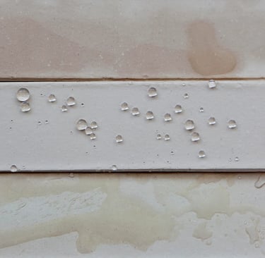 Ejemplo de como actúa la nanotecnológica de Aquashield Active de Tecnan. 