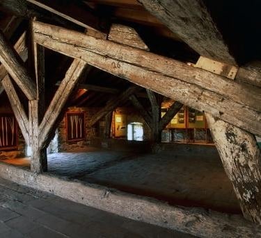 charpente bois très ancienne