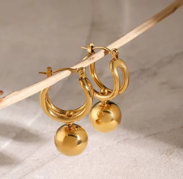 Anti-tarnish waterproof earrings for women in gold-plated stainless steel, perfect for everyday wear
