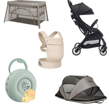 Onmisbare reisproducten voor baby's op een rij, waaronder een compacte Cabino buggy, Qute babytent, 