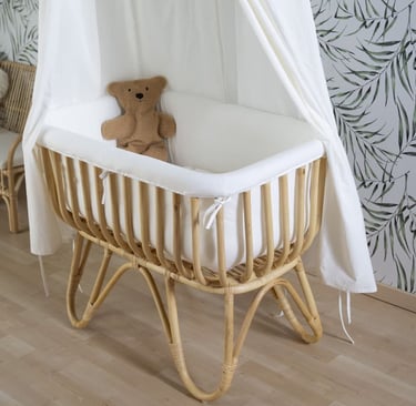 Stijlvol rotan wiegje van Childhome voor een natuurlijke uitstraling in de babykamer.