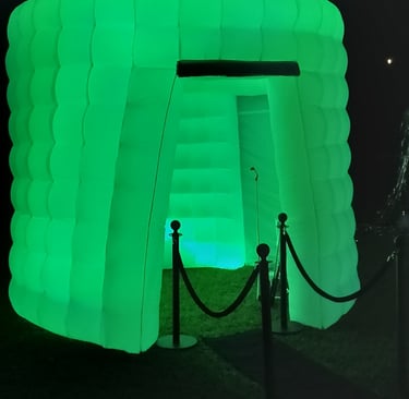 Selfie Cave Photo Booth Bookings 832-216-8423