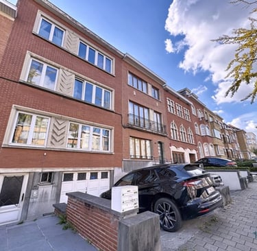 a car parked in front of a building