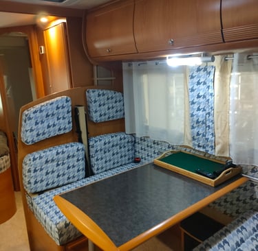 réalisation de coussins qui  redonne une jeunesse à ce camping car