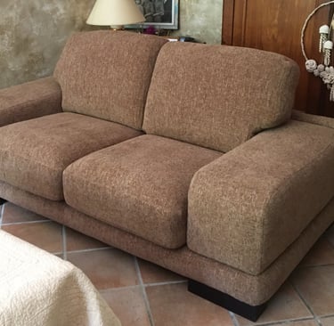 transformation totale d'un canapé en cuir par un tissu contemporain