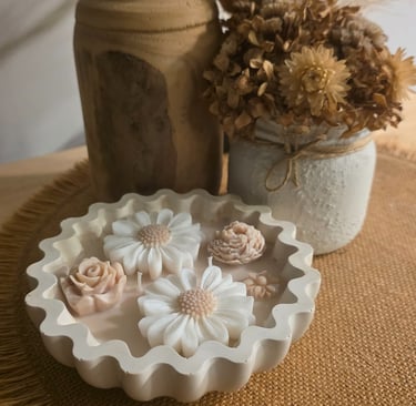 Elegant decorated creamy soy wax wavy bowl. Neutral colours. Stunning florals with calming scent.