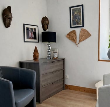 ntérieur du cabinet de psychothérapie intégrative de Sandra Mercier, accueillant et lumineux