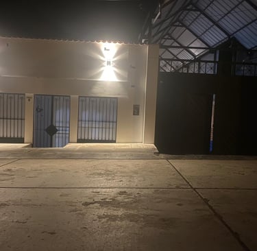 Condor Palace Hospedaje en Huayllay Pasco Perú fachada moderna de hospedaje elegante