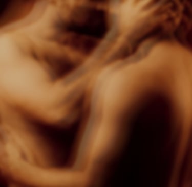 casal se abraçando