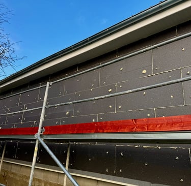 Chantier pose d'ITE avant mise en place des chevilles 