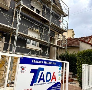chantier maison copropriété Troyes, ITE en cours 