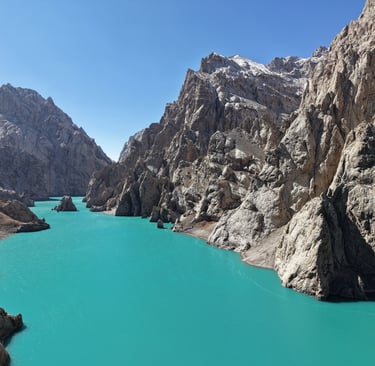 Prise de vue aérienne par drone dans les Alpes – Montagne en Drone