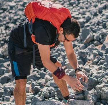image d'une personne qui s'allège de cailloux