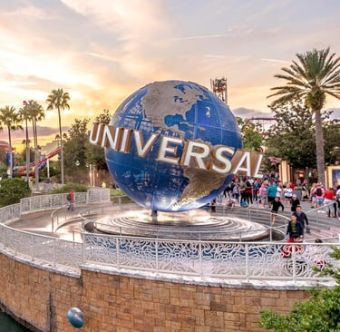 Globo terraqueo iconico universal studios en el universal orlando resort en florida