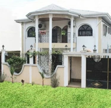 magnifique villa blanche à Yaoundé
