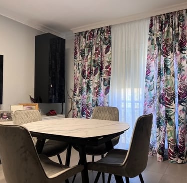 Fabricación e instalación de visillo blanco y cortina en terciopelo, rompiendo monotonía. Santa Cruz