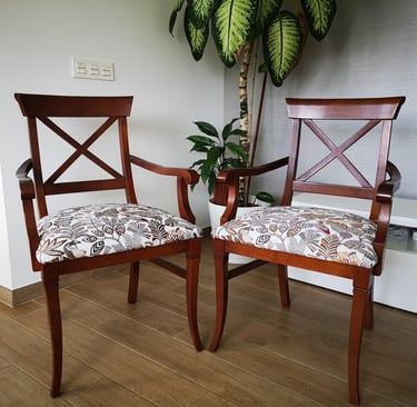 Reparación integral y tapicería sillas comedor. Santa Cruz.