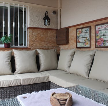 Tapicería de sofá exterior con textil náutico de alta durabilidad. La Gallega. Tenerife.