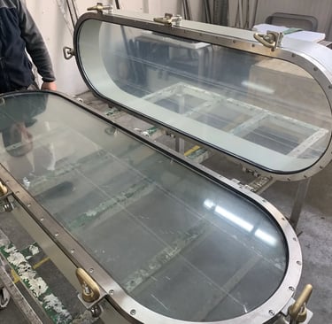 Un sabord en fabrication à l'atelier