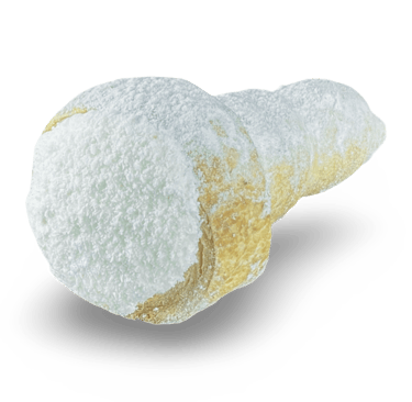Conito de masa de hojaldre crujiente relleno de abundante crema chantilly y espolvoreado con azúcar 