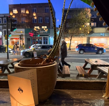 Th\e Queens Head Pub, London 2025