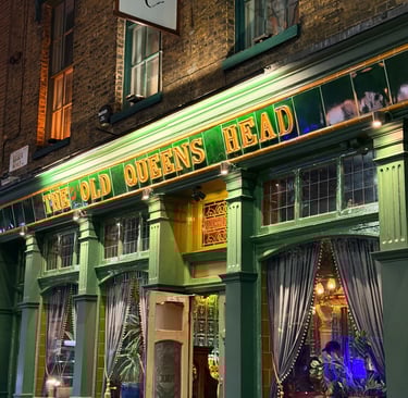 London, The Queens Head pub, restaurant, and karaoke