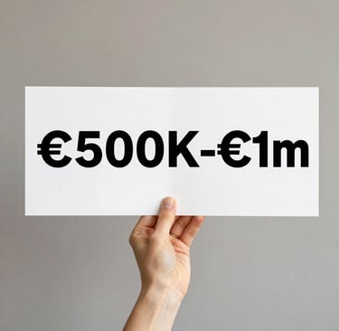 Hand holding a sign displaying a 500k to 1 million Euro budget range for financial investment.
