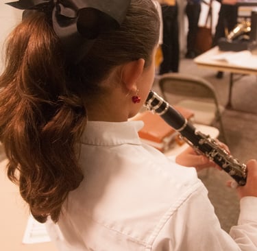  TAHB clarinet student warms up before concert