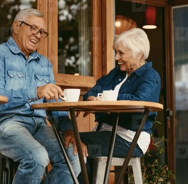 couple-qui-se-rencontre-autour-d'un-café