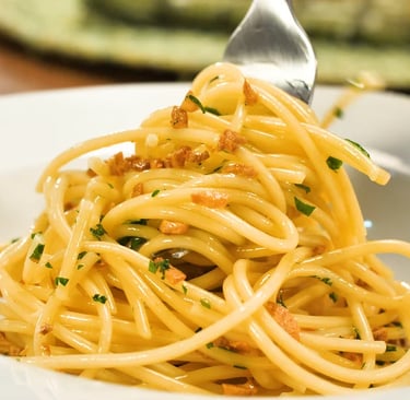 macarrão alho e óleo simples e barato com alho dourado caseiro