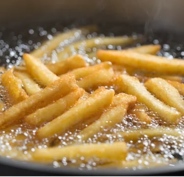 Batata fritando em oleo quente