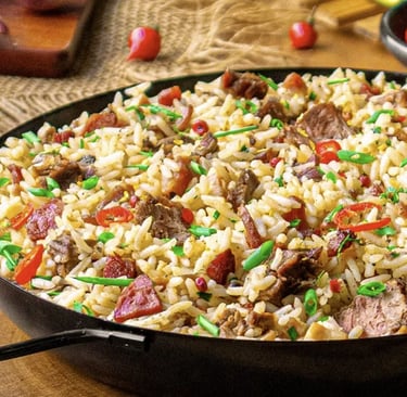 arroz carreteiro caseiro bem temperado com carne e arroz soltinho